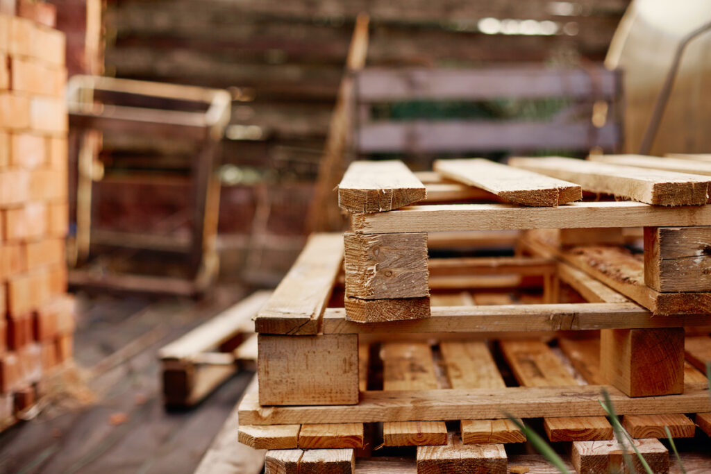 Czym się różni zwykła paleta od europalety?