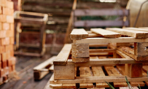 Czym się różni zwykła paleta od europalety?