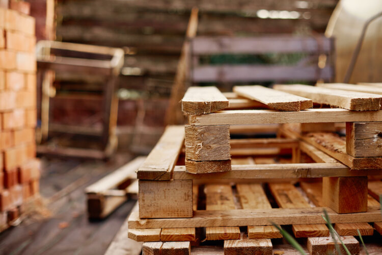 Czym się różni zwykła paleta od europalety?