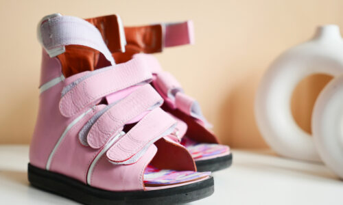 Buty profilaktyczne dla dziewczynek a rozwój stopy – co warto wiedzieć?